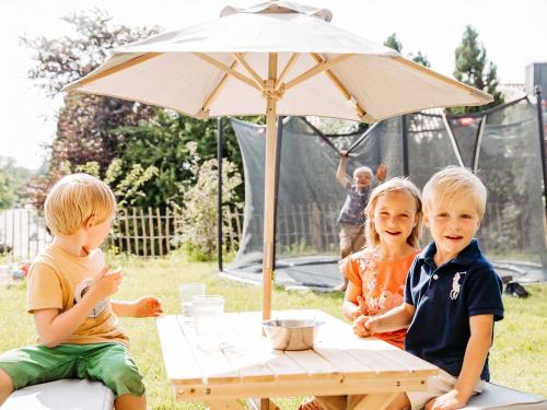 Sitzplatz mit Trampolin Sitzplatz mit Trampolin