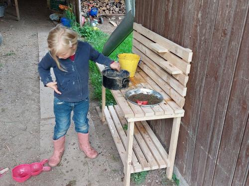 Matschküche im Garten Matschküche im Garten