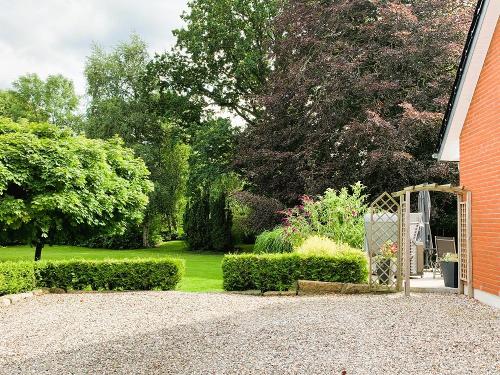 Diekkier mit Parkplatz