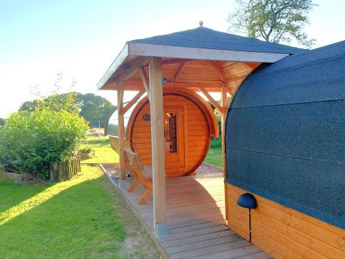 Saunafass mit Ruheraum