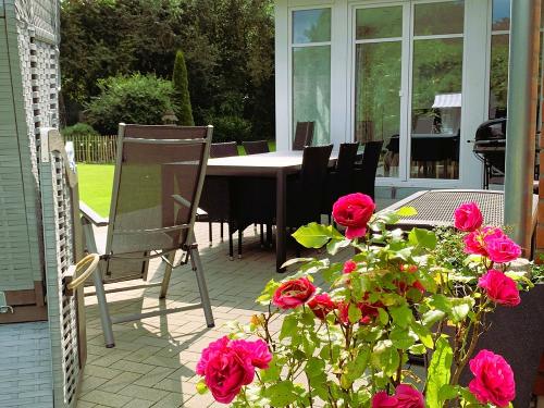 47-Diekkier Terrasse mit Rosen