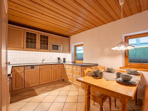 Küche mit Essbereich