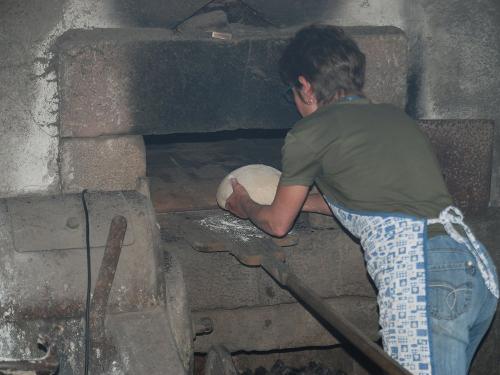 Unser Brot wird im Holzofen gebacken