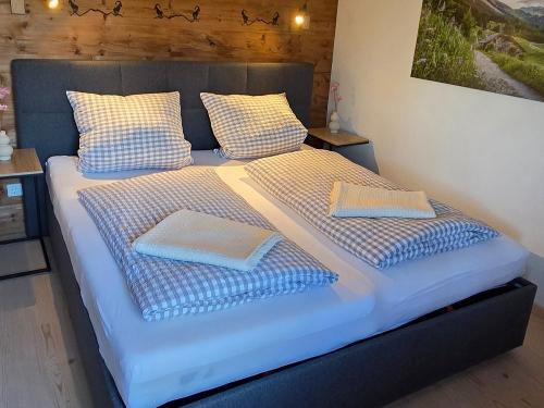 Schlafzimmer 2 EG Schlafzimmer 2 EG