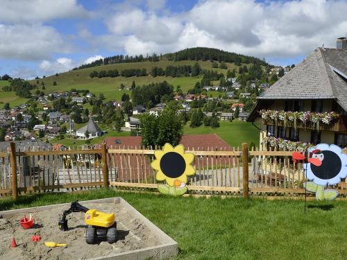 Spielplatz am Haus