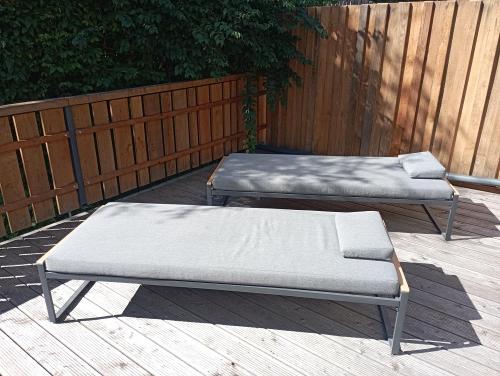 Liegen auf Sonnenterrasse