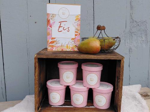 Hausgemachtes Eis im Hofcafé