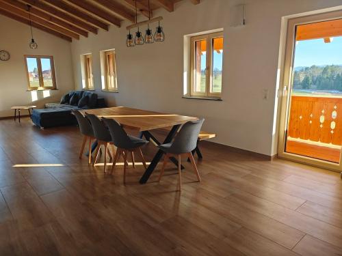 099b3353-c720-4bb0-85a3-56e991b0ca83