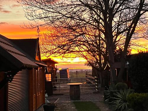 Sonnenuntergang am Pferdestall