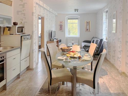 Fewo Helmeblick - Wohnraum mit Küche