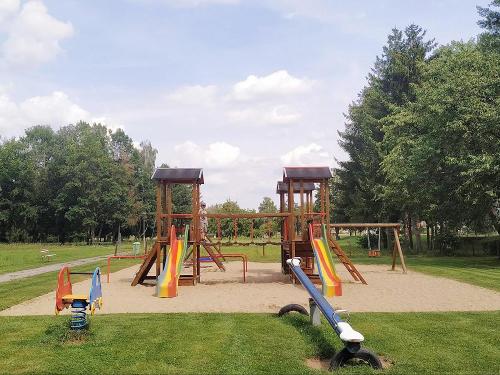 Spielplatz im Ort