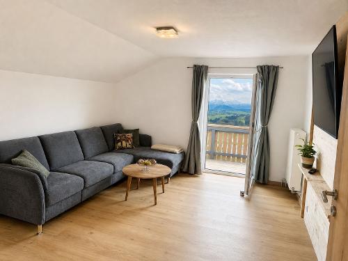 Wohnzimmer_Ausblick_Sofa_TV Wohnzimmer_Ausblick_Sofa_TV
