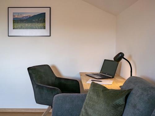 Wohnzimmer_Arbeitsplatz