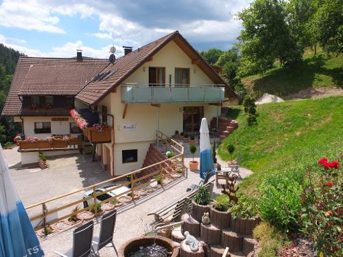Ferienhaus mit Außenanlage