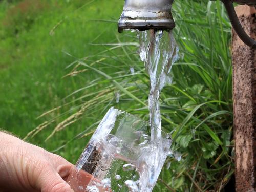Frisches Quellwasser