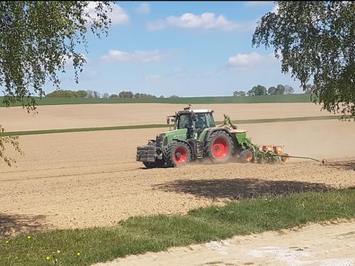 Bauernhof Heinemann_Feldarbeit Bauernhof Heinemann_Feldarbeit