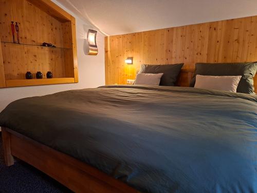 Schlafzimmer mit Zugang zum Südbalkon