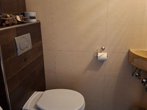 Extra WC mit Waschbecken