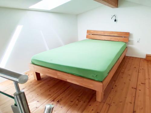 Doppelbett auf Empore