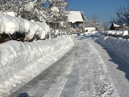Unsere Einfahrt im Winter